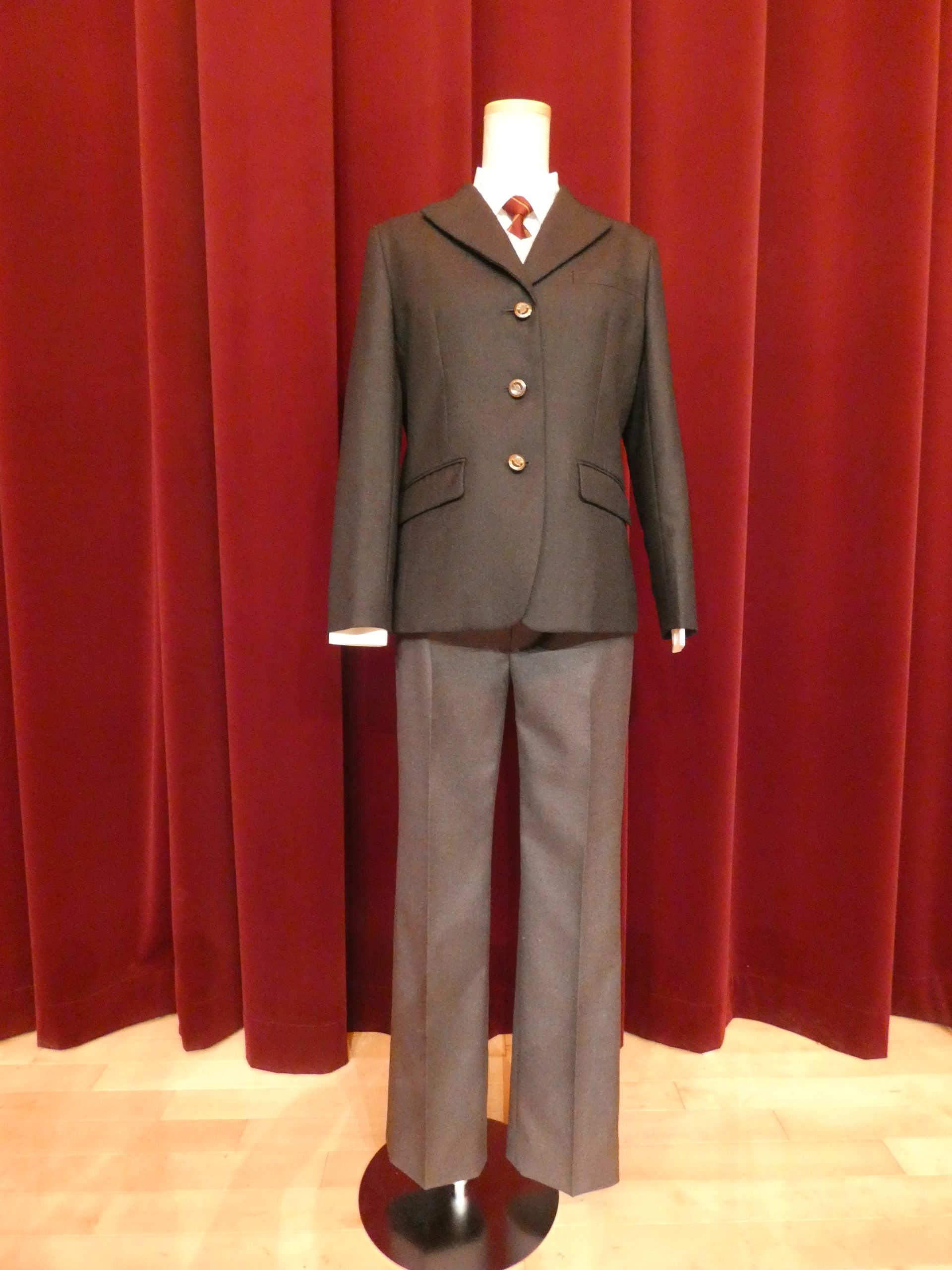 スラックス導入 2026年秋冬、晃華の「制服」に新しい選択肢が加わり